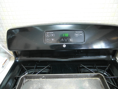 http://moderncaveman.org/projects/beef-jerky/pics/sm/set-oven-temperature.jpg