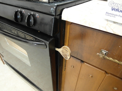 Vent oven door with spoon
